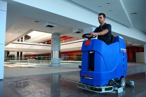 Floor scrubber-dryer machine for commercial cleaning